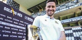 Gustavo Sauer recebeu o troféu do Golo do Mês