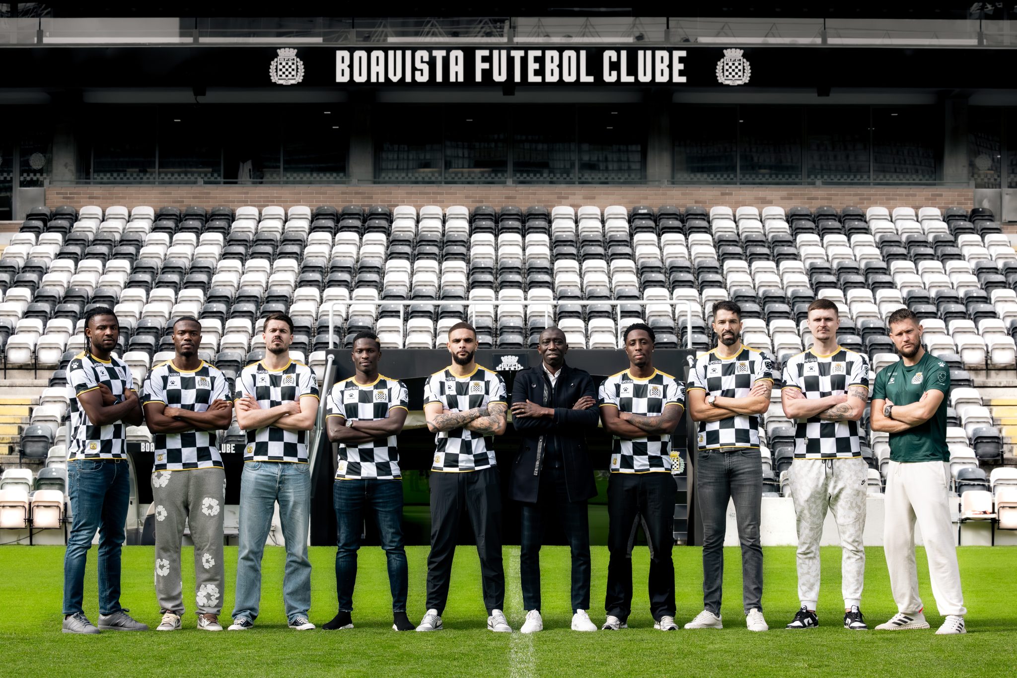 Plantel reforçado com nove jogadores - BOAVISTA Futebol Clube